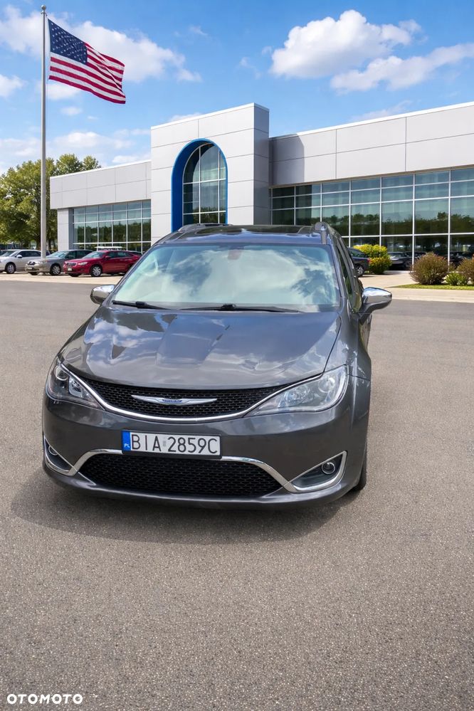 Chrysler Pacifica - 2