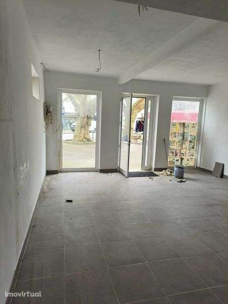 Arrenda-se loja no largo da Feira nova - Ariz - Grande imagem: 3/5