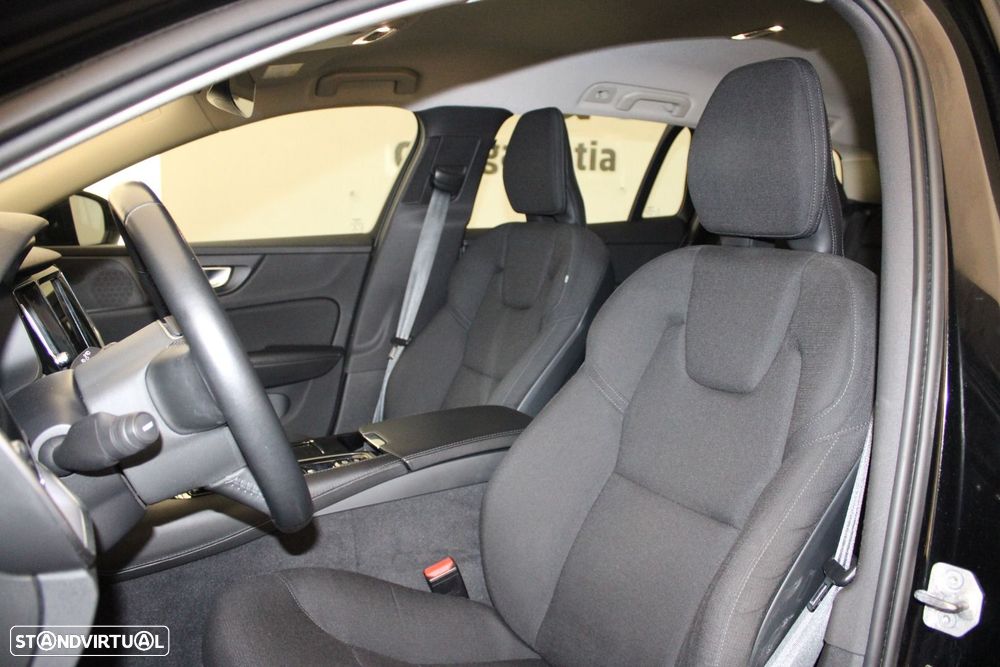 Volvo V60 2.0 T6 AWD TE R-Design Expression — fotografia 25
