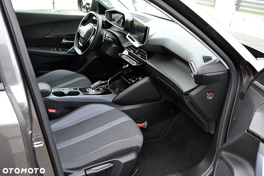 Peugeot 2008 BlueHDi 130 EAT8 Allure - 17