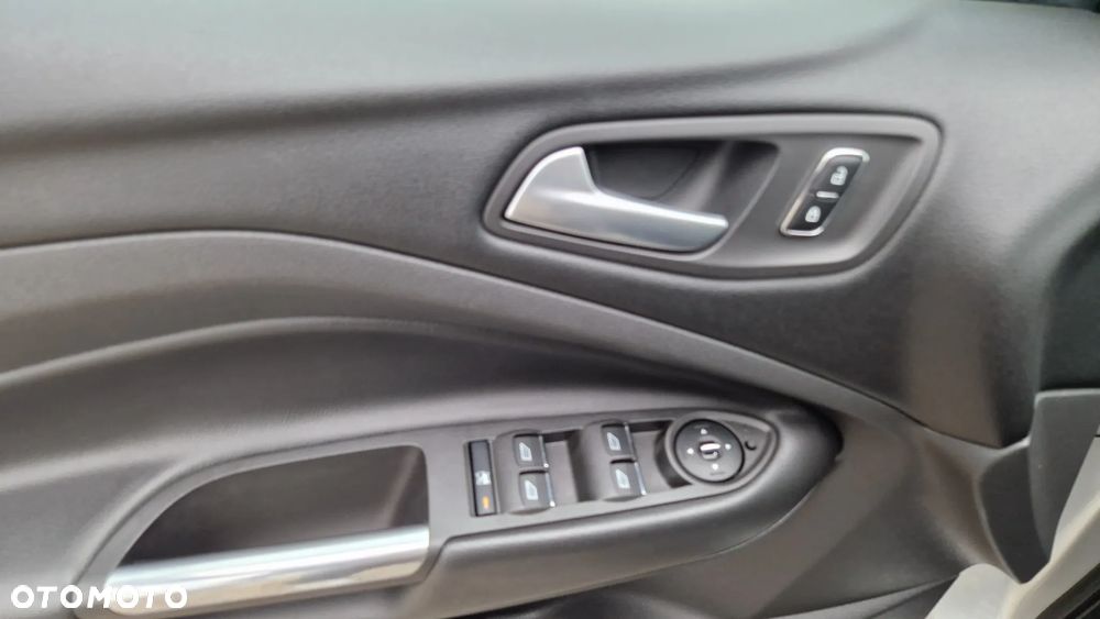 Ford Kuga 1.6 EcoBoost 2x4 Titanium - 17