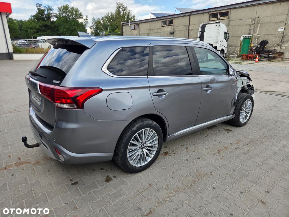 Mitsubishi Outlander - 9