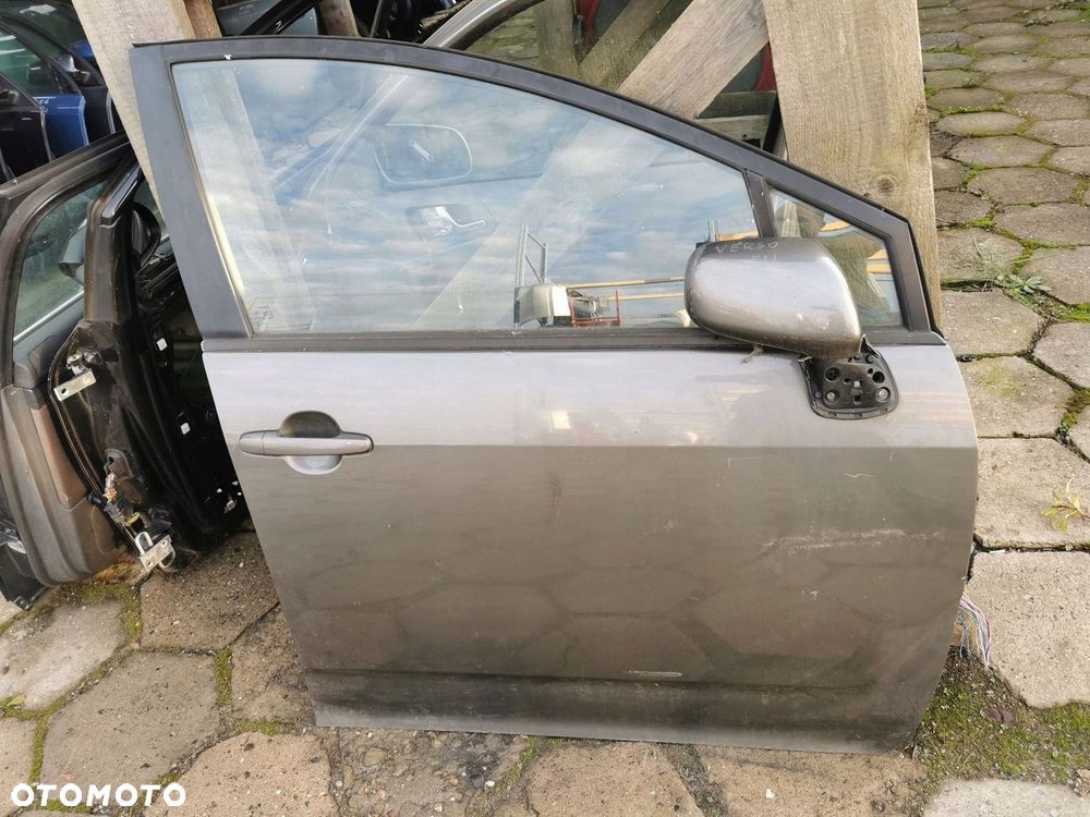 TOYOTA COROLLA VERSO DRZWI PRAWY PRZÓD - 1