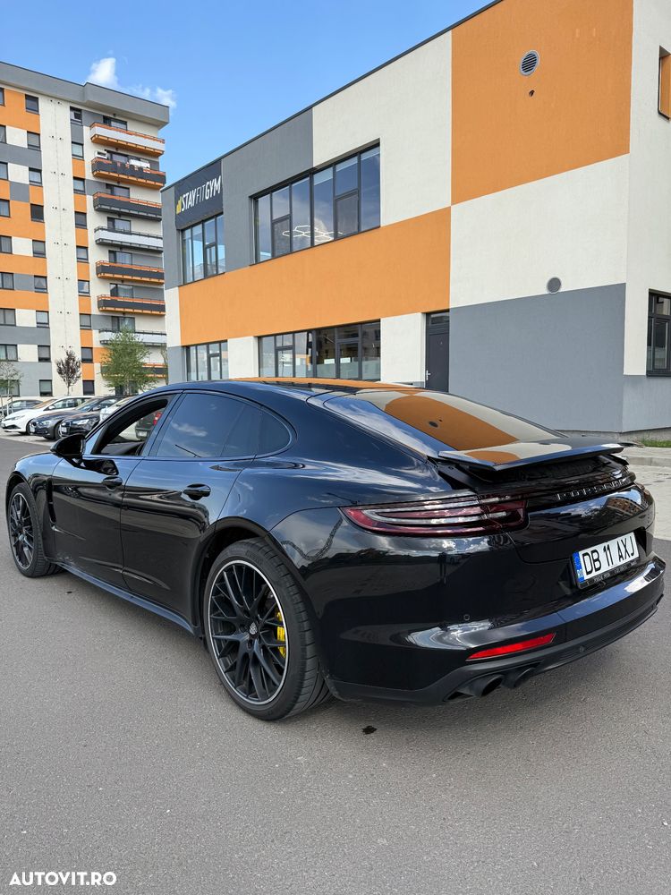 Porsche Panamera 4S - 9