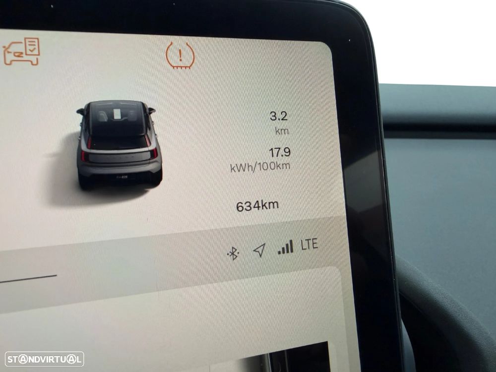 Volvo EX30 Single Motor Extended Range RWD Ultra - 12