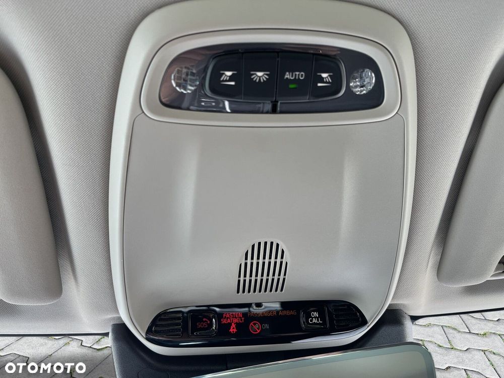 Volvo XC 60 B4 B Momentum - 32