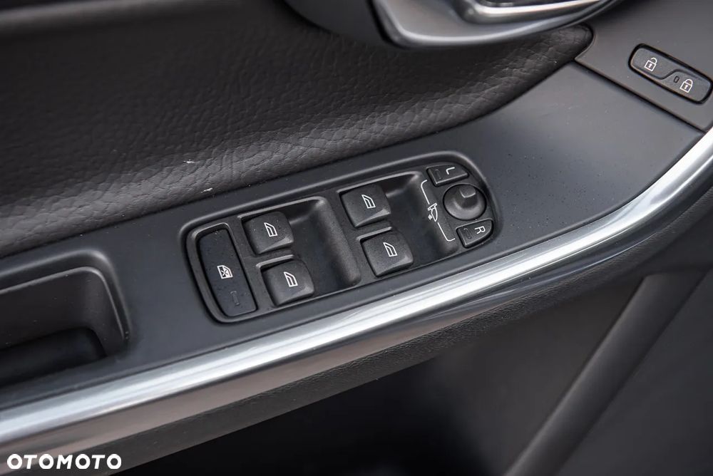 Volvo V60 D5 AWD Momentum - 21