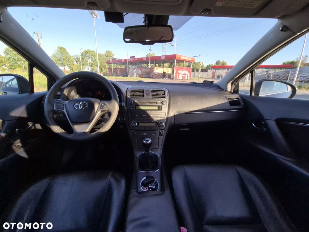 Toyota Avensis 1.8 Premium - 9