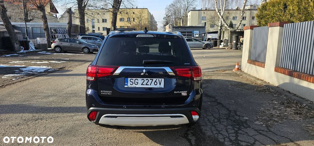 Mitsubishi Outlander 2.0 Instyle + 4WD CVT - 11