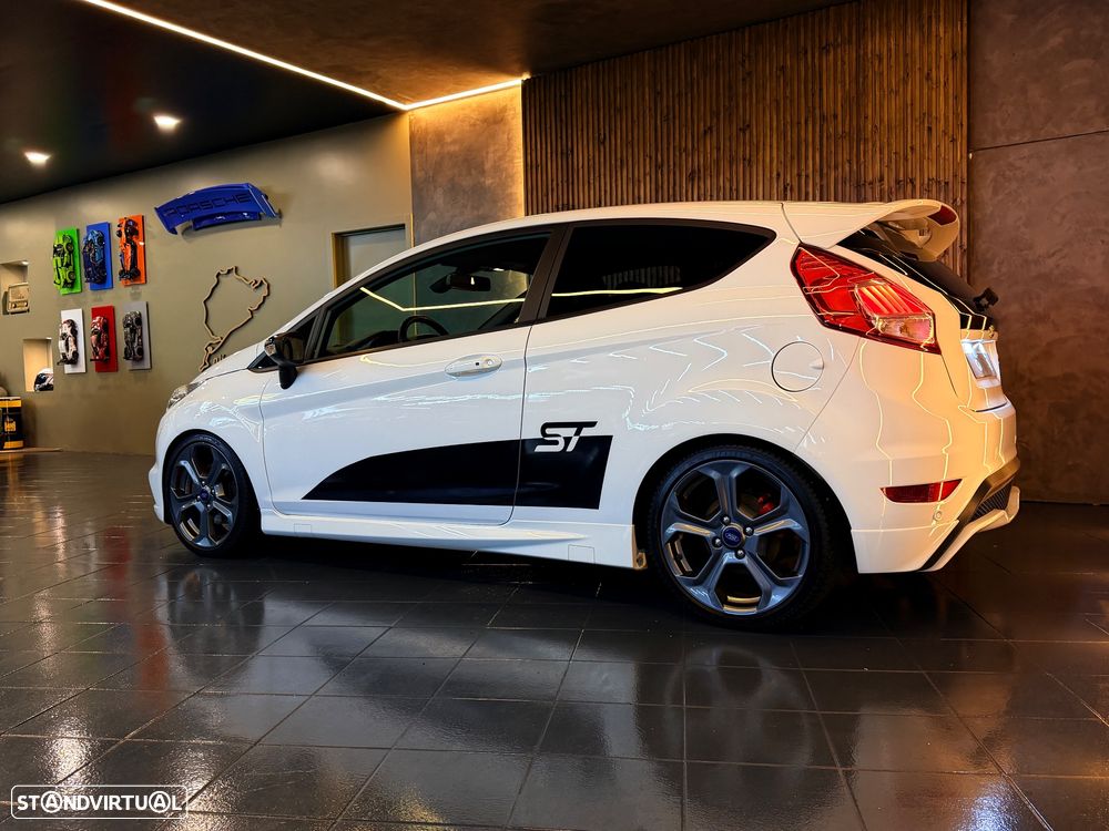 Ford Fiesta 1.6 EcoBoost c/ Pack Pele Desportiva ST - 11