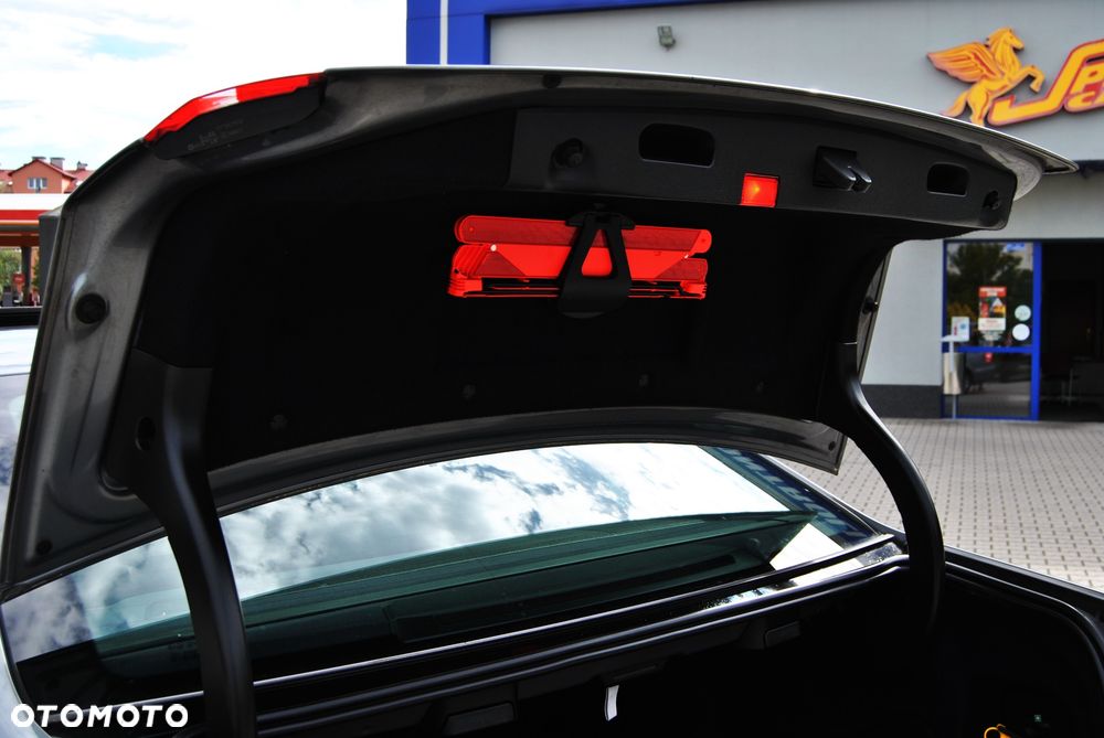 Mercedes-Benz Klasa E 300 CDI DPF BlueEFFICIENCY 7G-TRONIC Elegance - 24