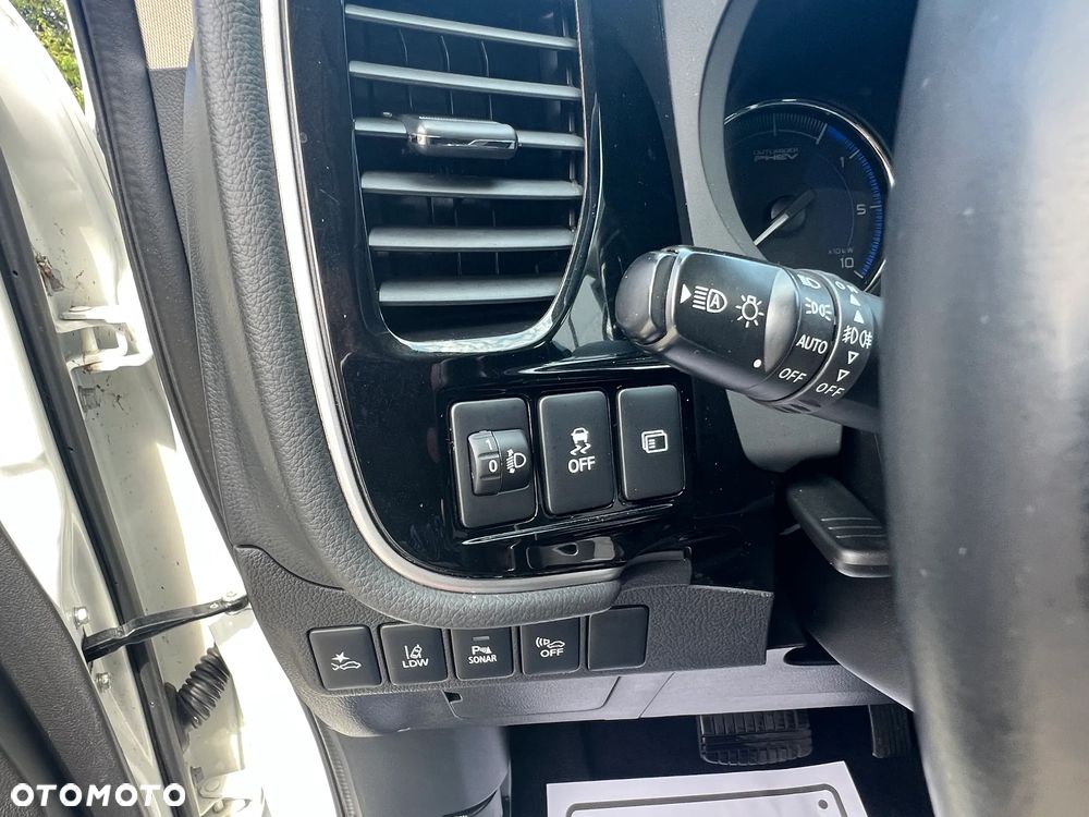 Mitsubishi Outlander 2.4 4WD - 18