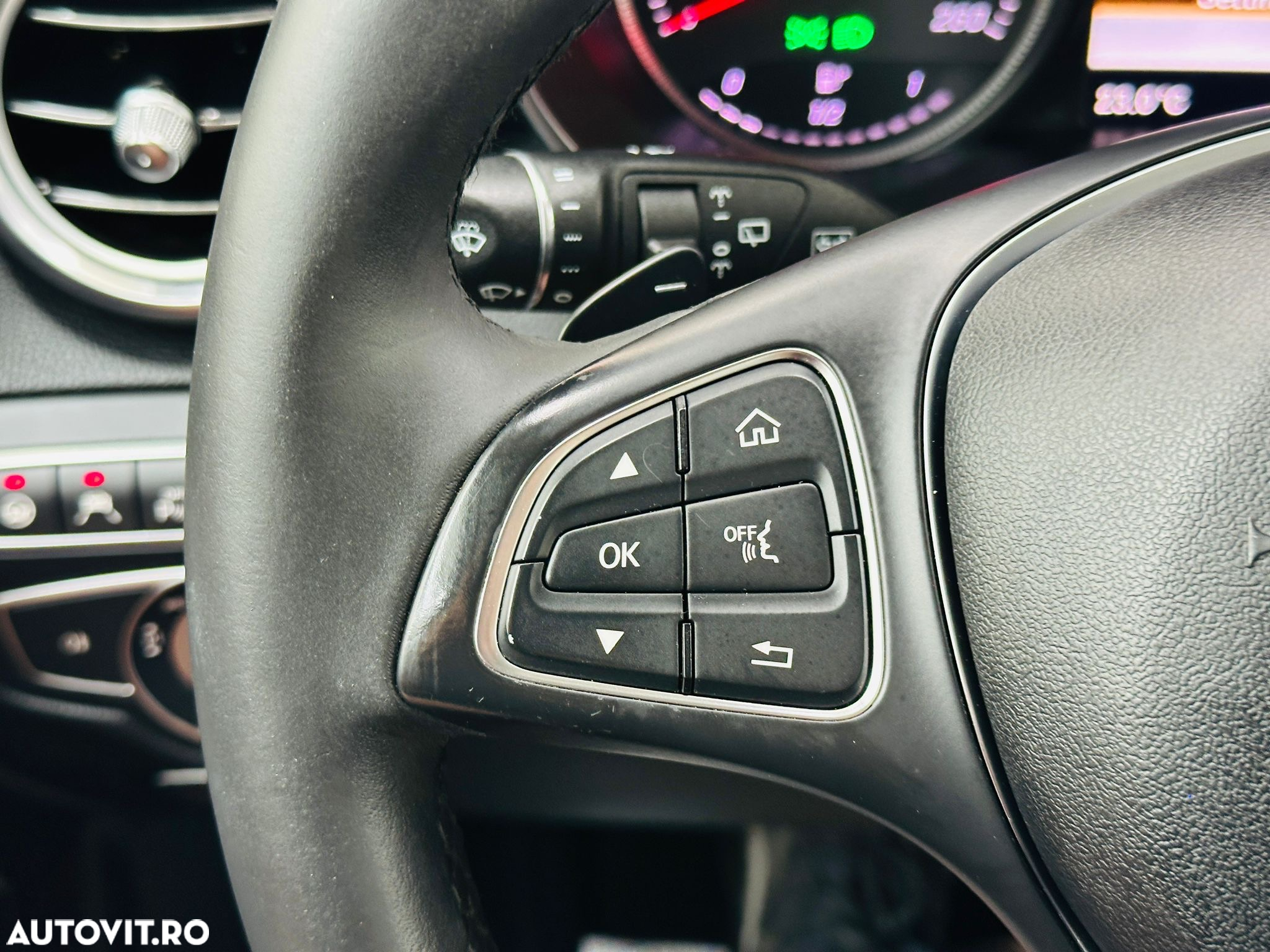 Mercedes-Benz GLC - 38