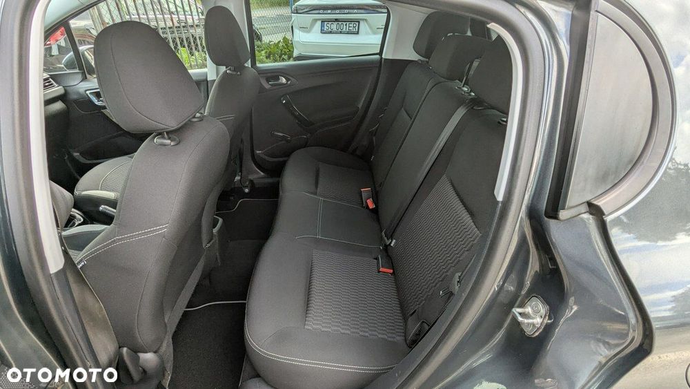 Peugeot 208 - 13