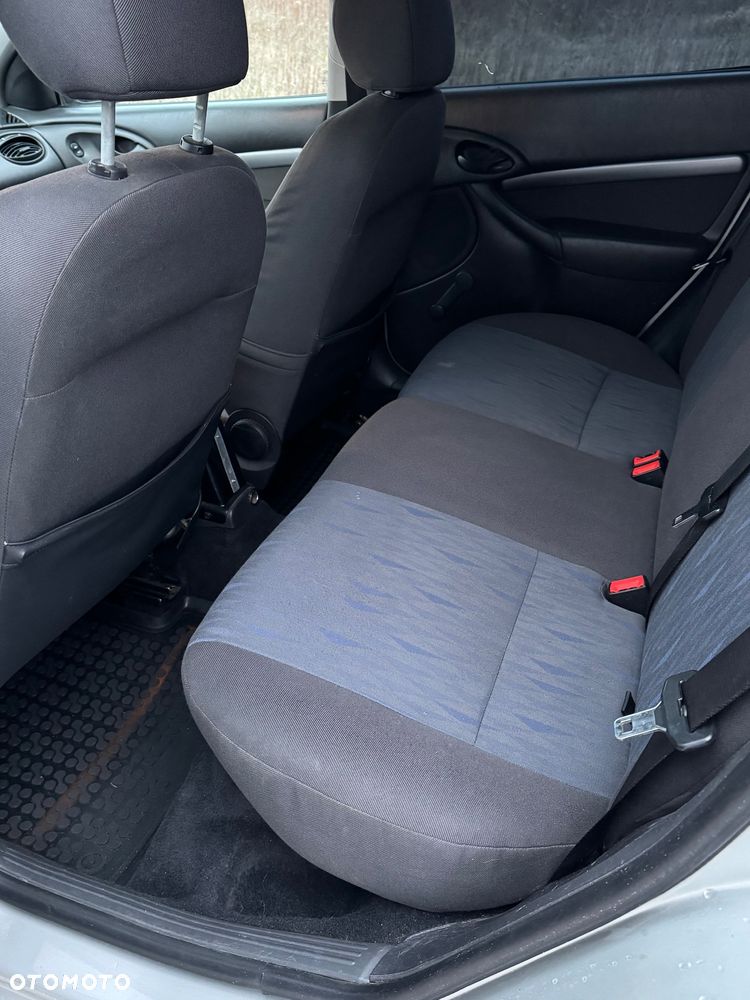 Ford Focus 1.8 DI Futura - 10