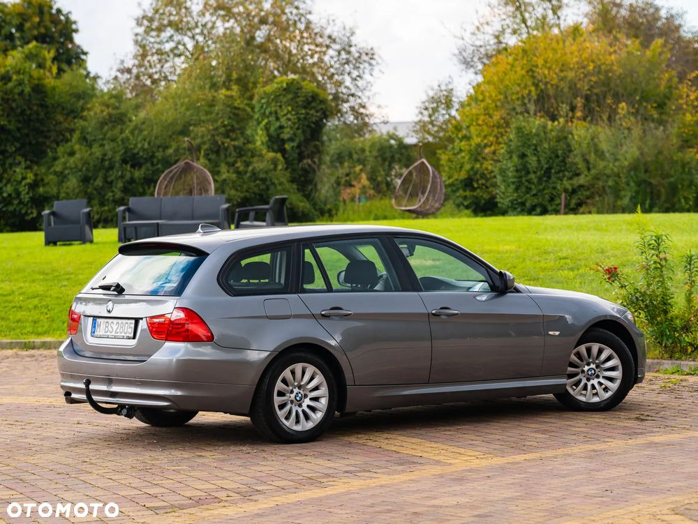 BMW Seria 3 318d DPF Touring - 10