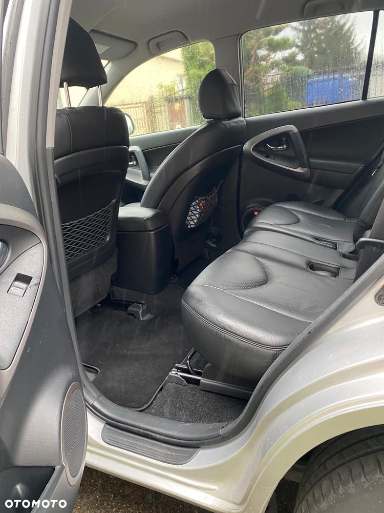 Toyota RAV4 2.2 D-4D Premium - 9