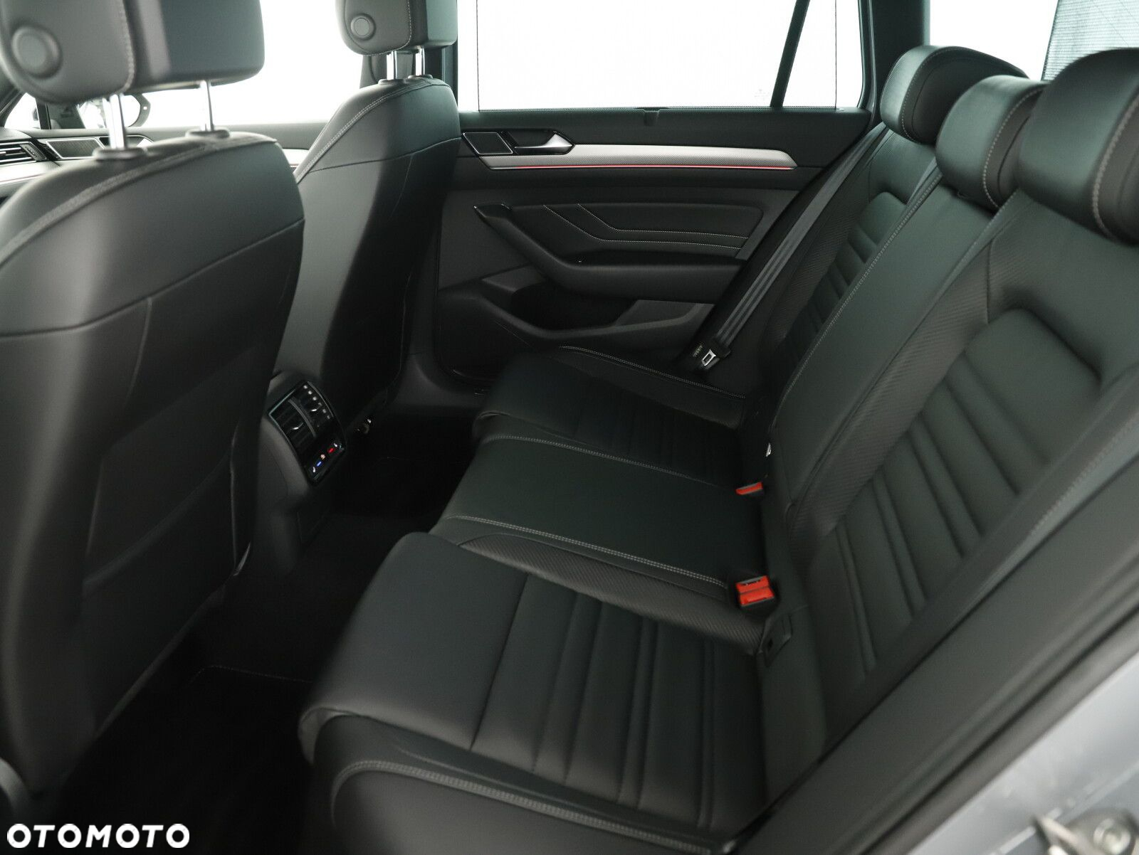 Volkswagen Passat 2.0 TSI 4Mot R-Line Edition DSG - 10