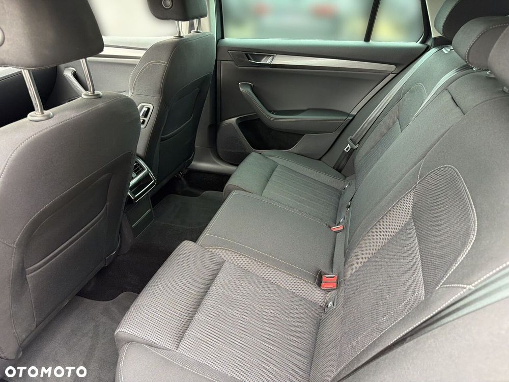 Skoda Superb 2.0 TDI SCR Style DSG - 35