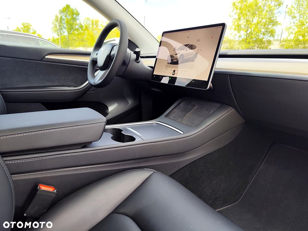 Tesla Model Y RWD - 11