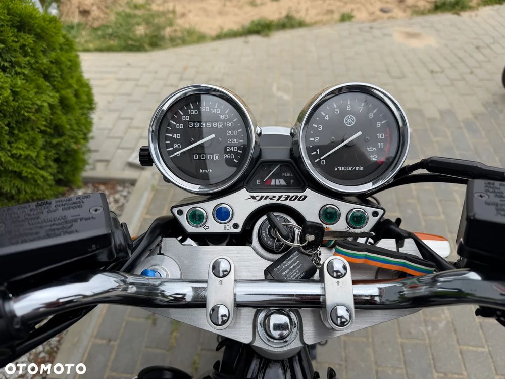 Yamaha XJR - 28