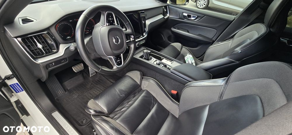 Volvo V60 B4 D R-Design - 12