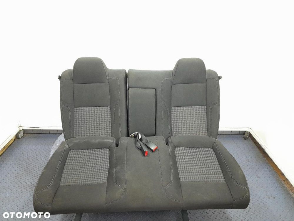 DODGE CHALLENGER III LIFT 15- FOTELE KANAPA SIEDZISKO OPARCIE TYŁ - 1