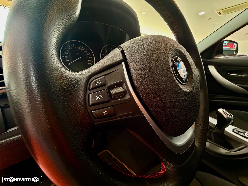 BMW 320 d Sport Line - 14