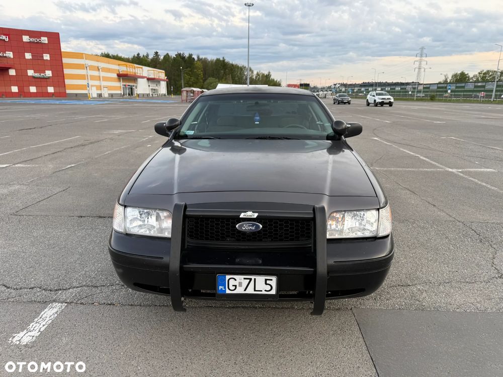 Ford Crown - 3