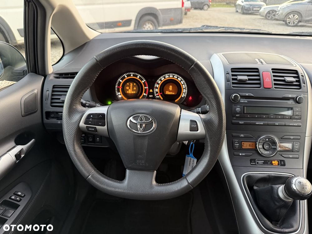 Toyota Auris - 25