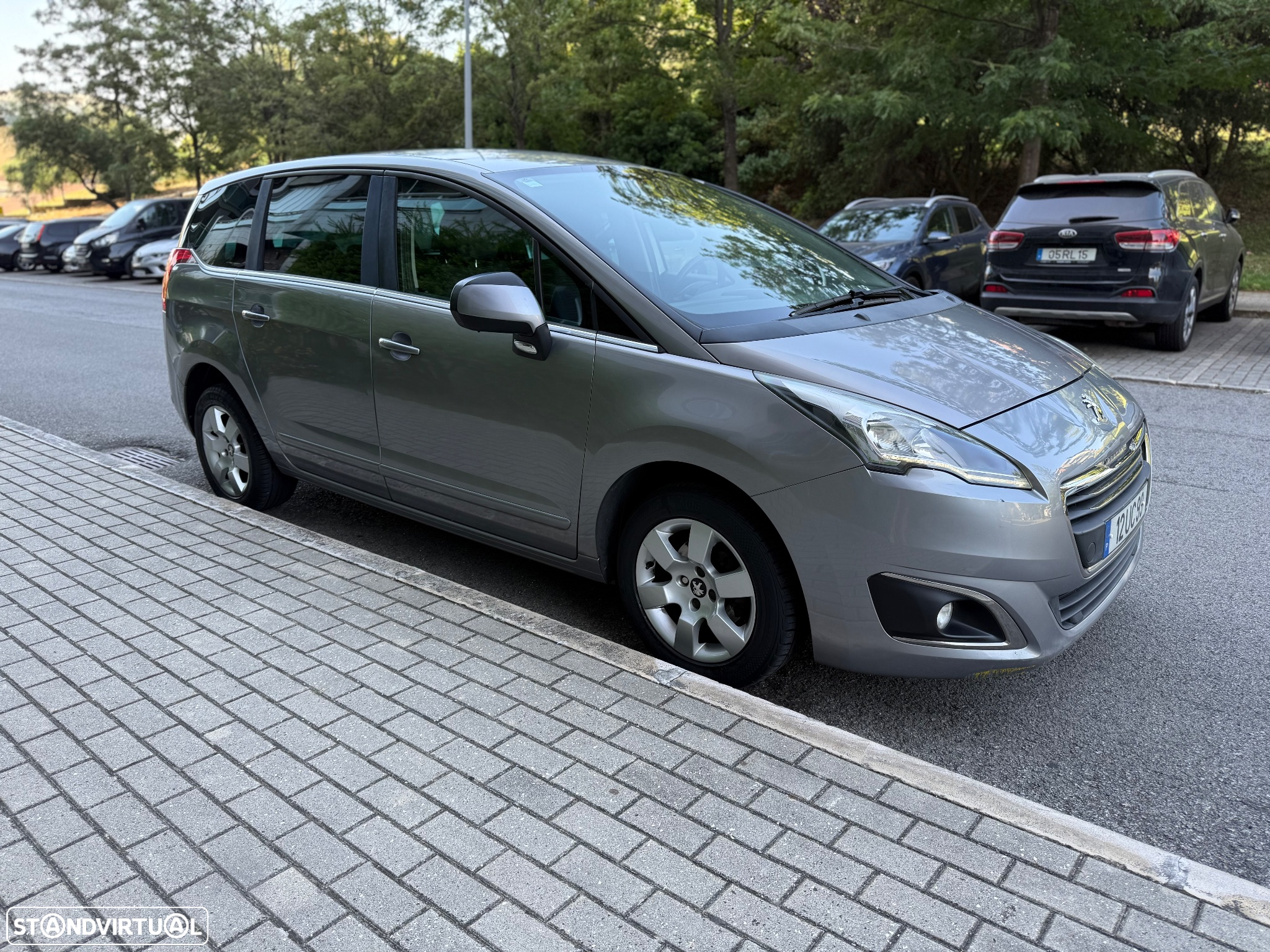 Peugeot 5008 1.6 E-HDi 5L Allure 2-Tronic J17 - 4