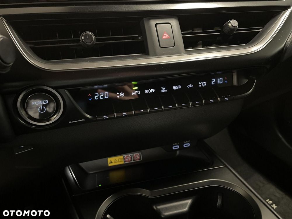 Lexus UX 300h Business - 24