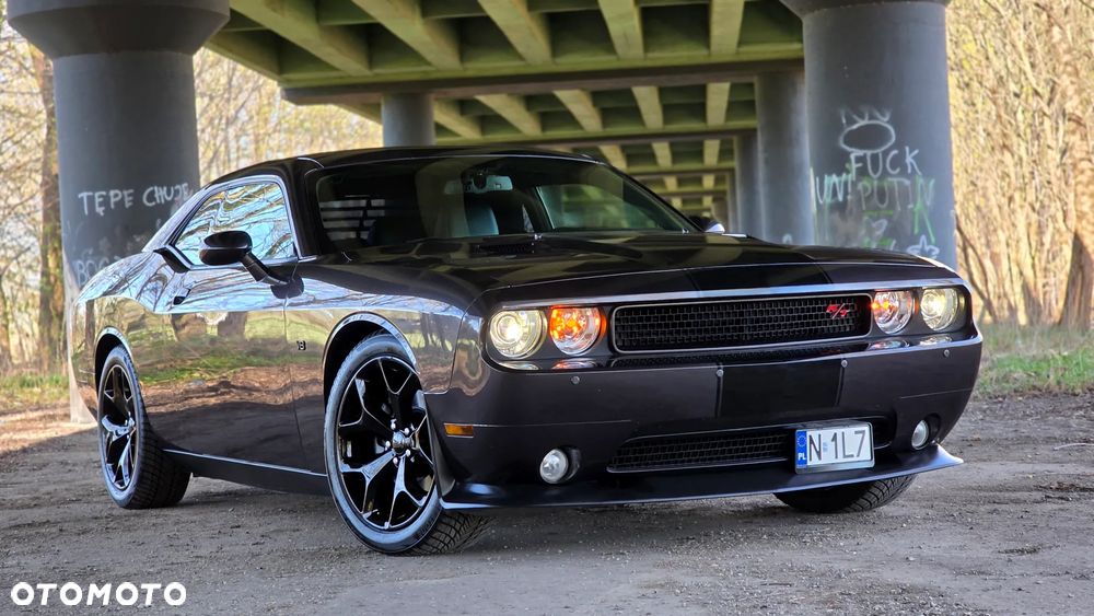 Dodge Challenger - 2