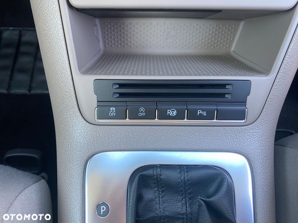 Volkswagen Golf Plus 1.6 TDI DPF BlueMotion Technology DSG Comfortline - 8