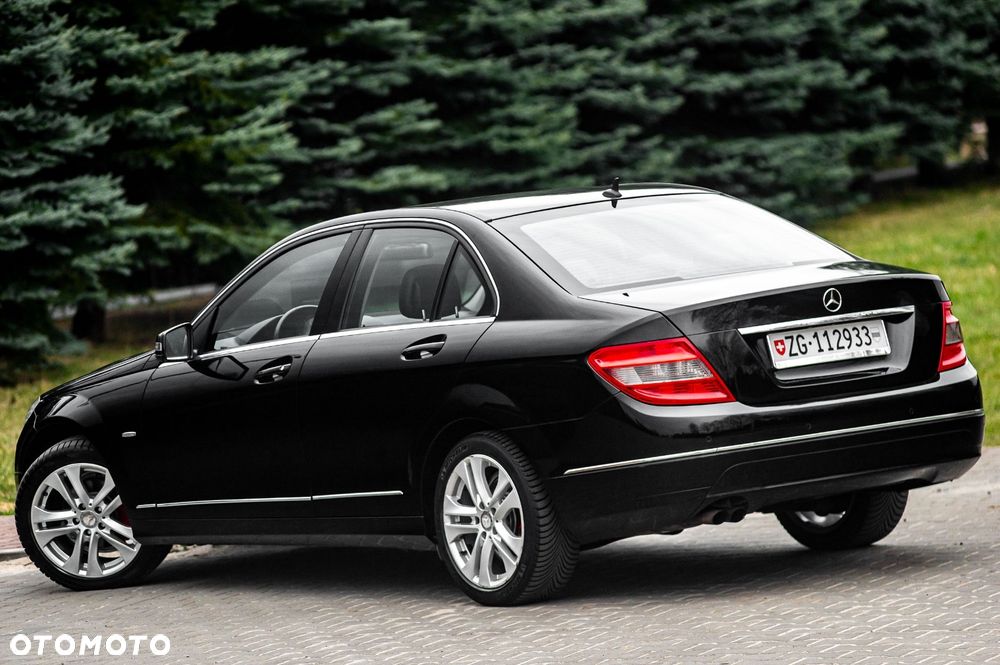 Mercedes-Benz Klasa C 180 BlueEFFICIENCY 7G-TRONIC Avantgarde - 17