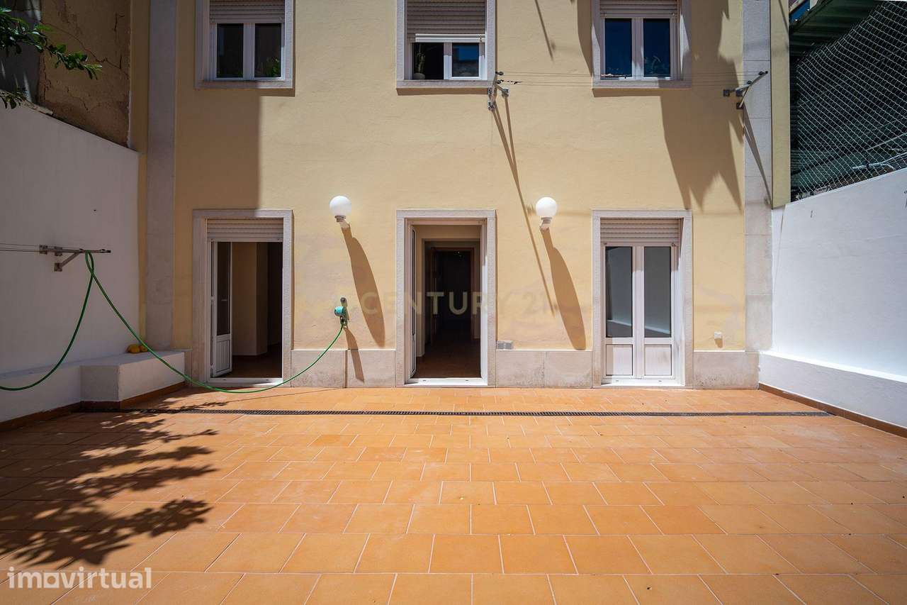 Apartamento T3 com Terraço de 50 m² - Arroios - Lisboa - View 2