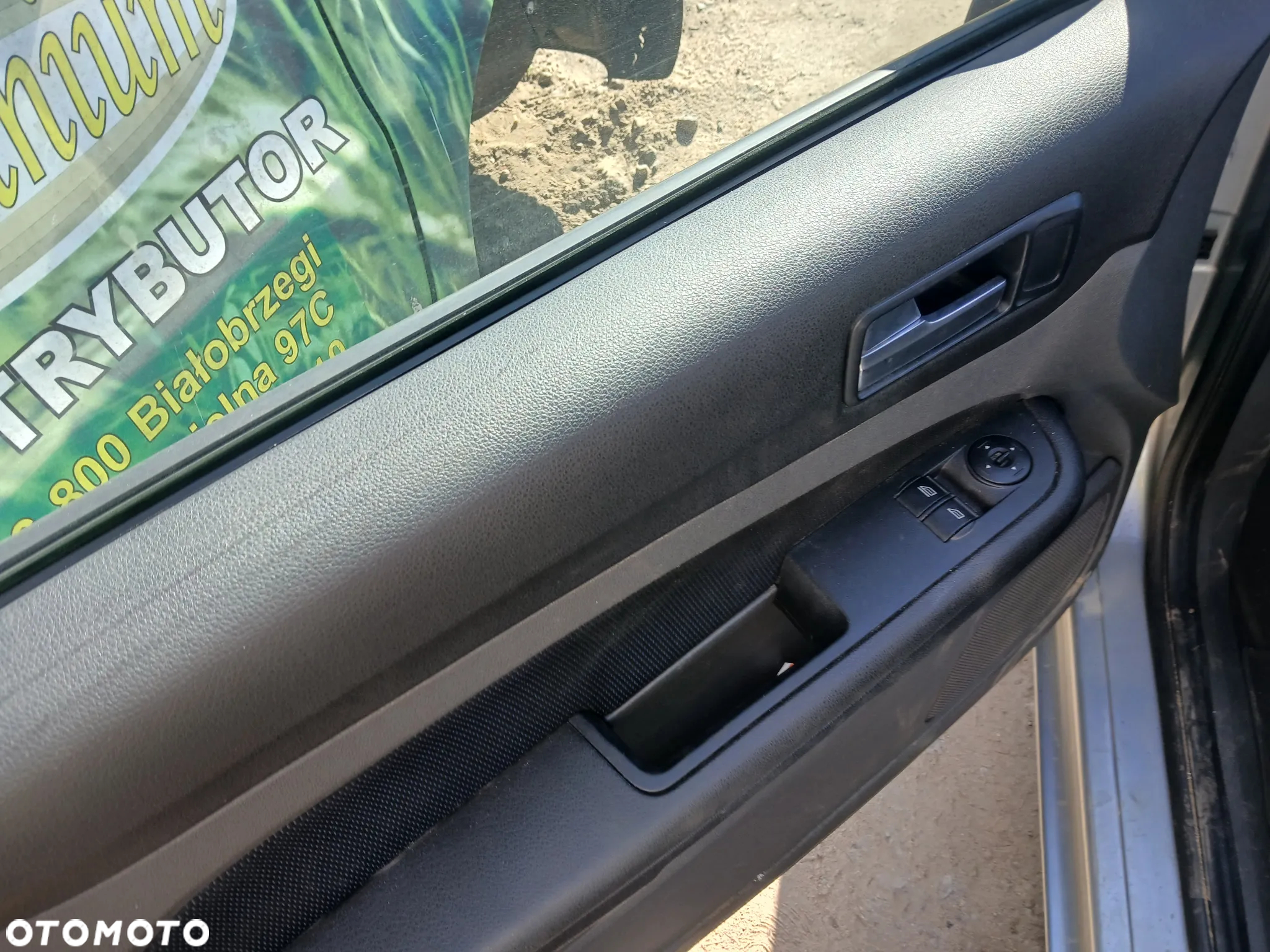 ford focus MK2 kombi fotel fotele kanapa deska kokpit podsufitka boczek boczki klamka podłokietnik - 2