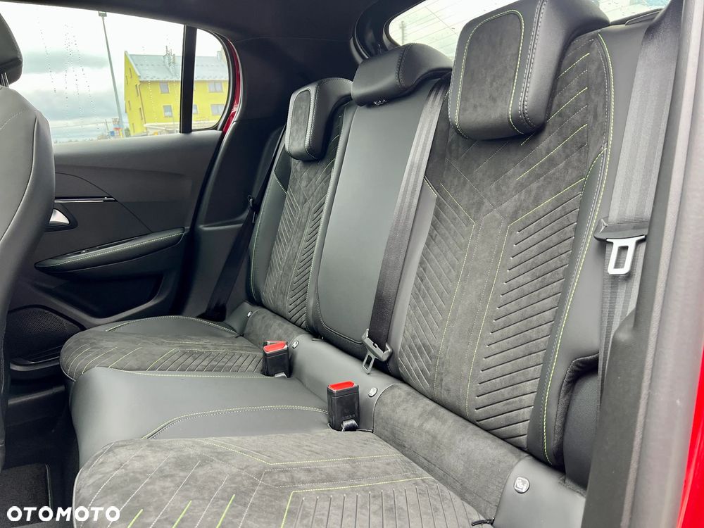 Peugeot 208 1.2 mHEV GT - 8