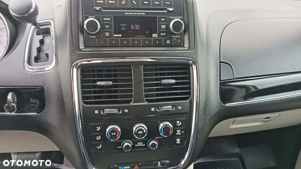 Dodge Caravan - 30