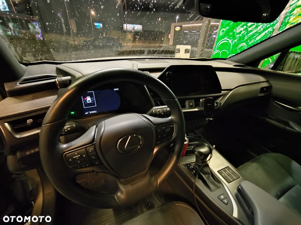 Lexus UX - 10