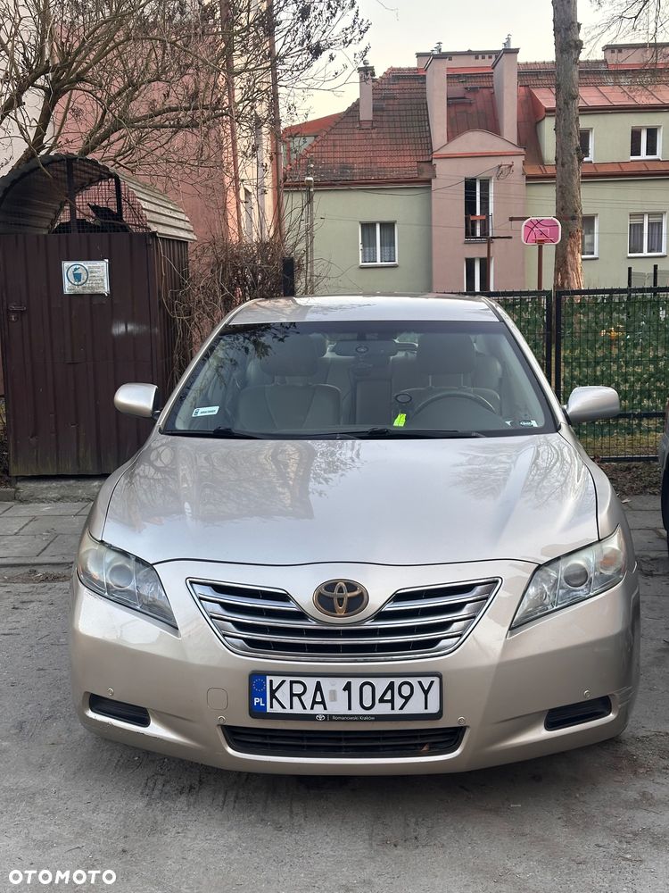 Toyota Camry - 1