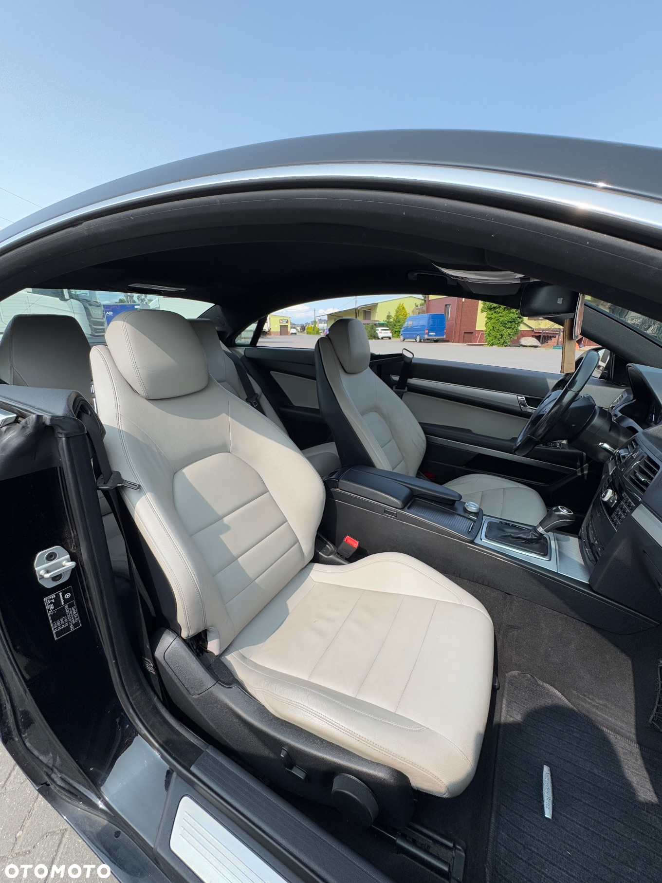 Mercedes-Benz Klasa E 220 CDI DPF Coupe BlueEFFICIENCY Automatik Avantgarde - 17