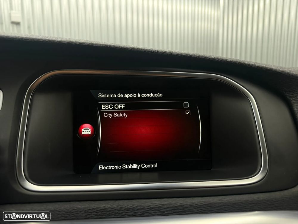 Volvo V40 Cross Country 2.0 D3 Momentum - 13