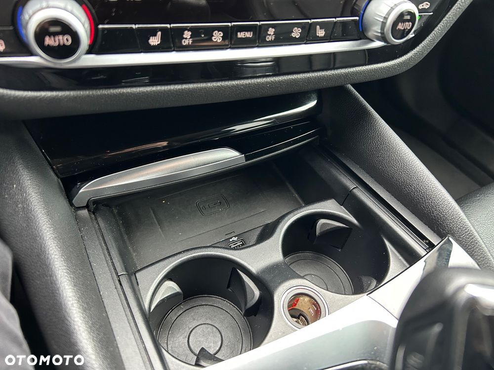 BMW Seria 5 520d Sport Line - 34