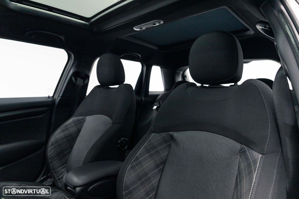 MINI 5 Portas Cooper D Auto - 19