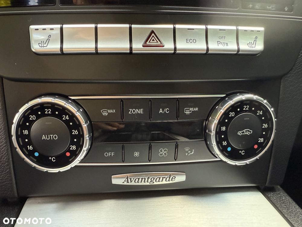 Mercedes-Benz Klasa C 200 CGI BlueEFFICIENCY Avantgarde - 22