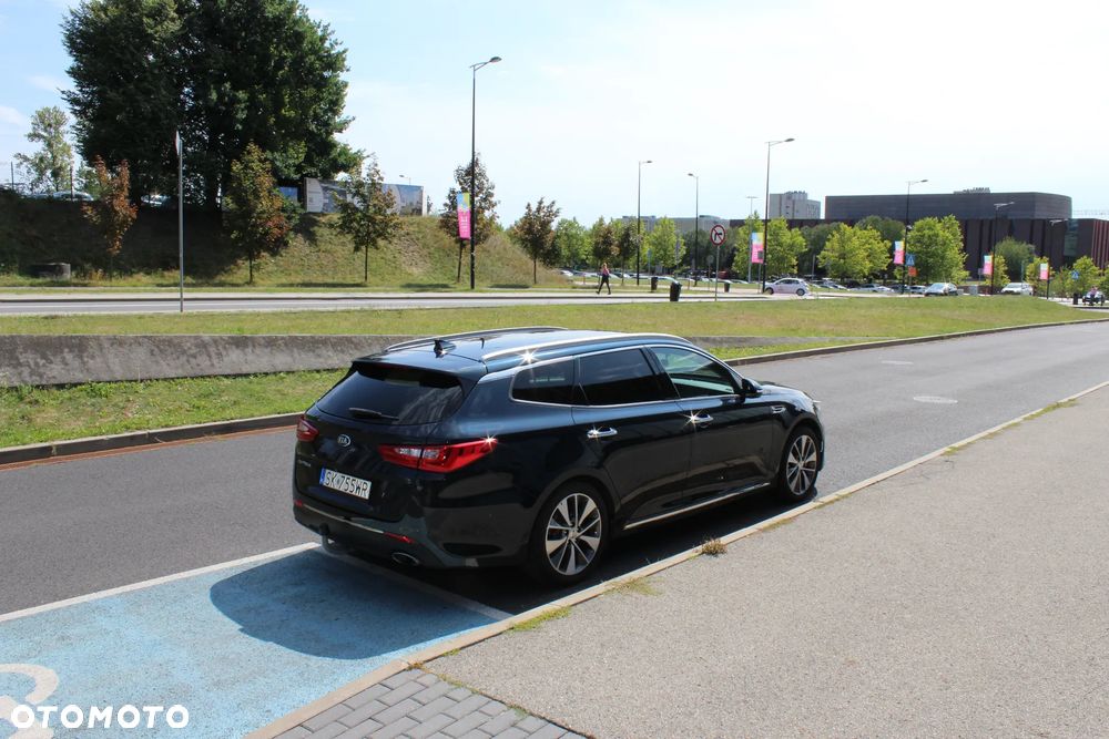 Kia Optima 2.0 L - 3