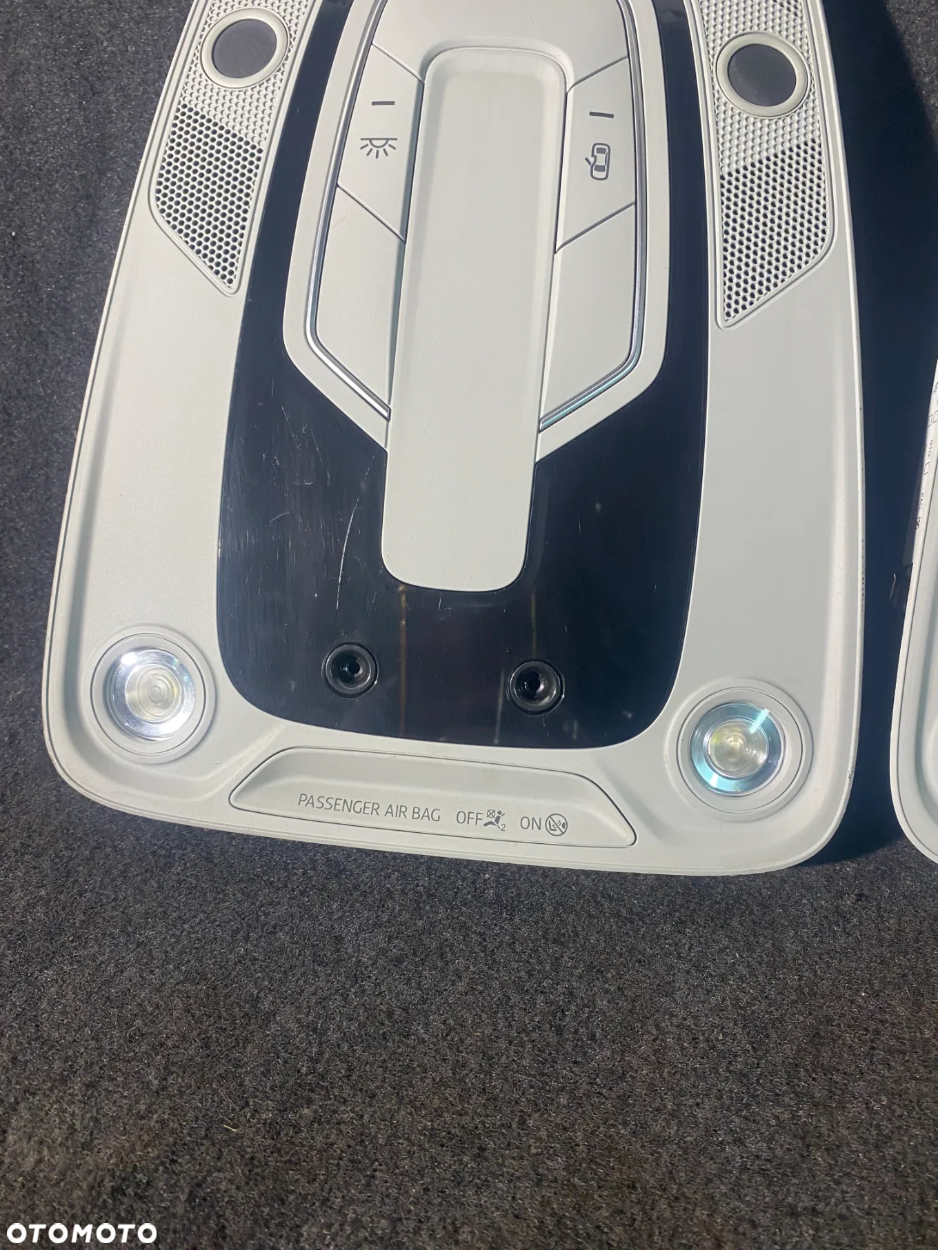 AUDI A4 B9 lampka podsufitki oświetlenie wnętrza 8W0947135D - 2