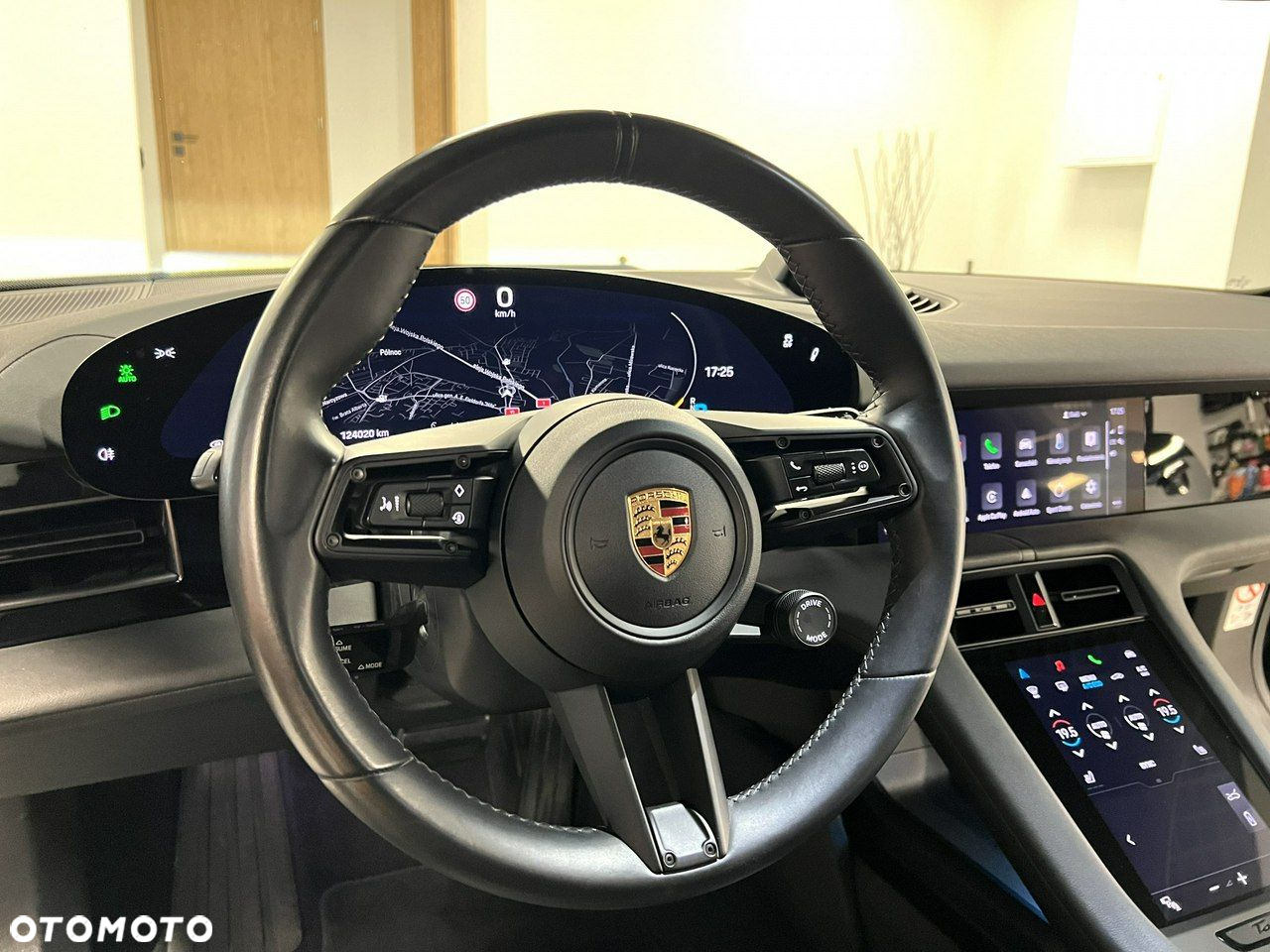 Porsche Taycan Sport Turismo Performance Plus - 36