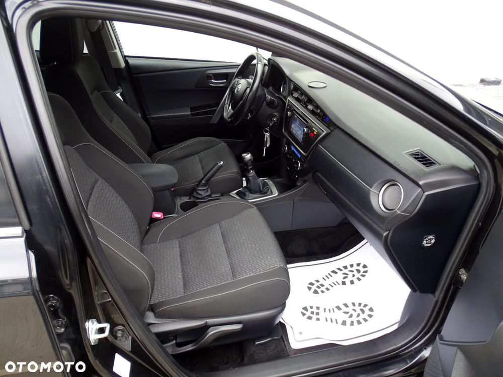 Toyota Auris 1.6 Executive - 12